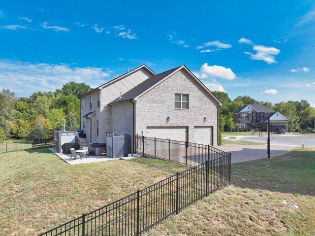 227 Settlers Way, Hendersonville, TN 37075