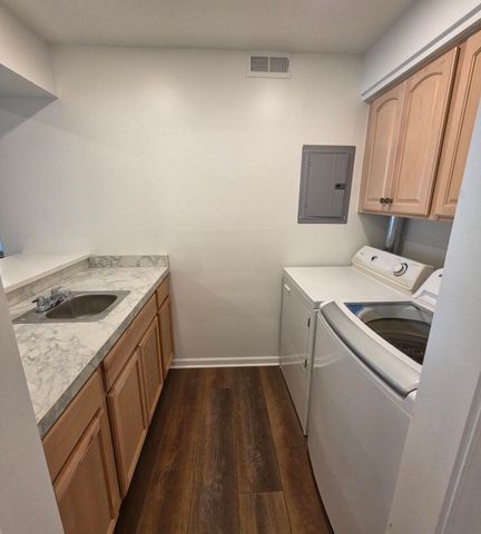 18233 University Park Drive, Livonia, MI 48152