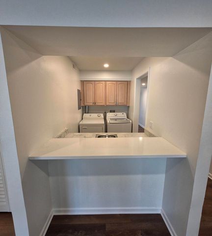 18233 University Park Drive, Livonia, MI 48152