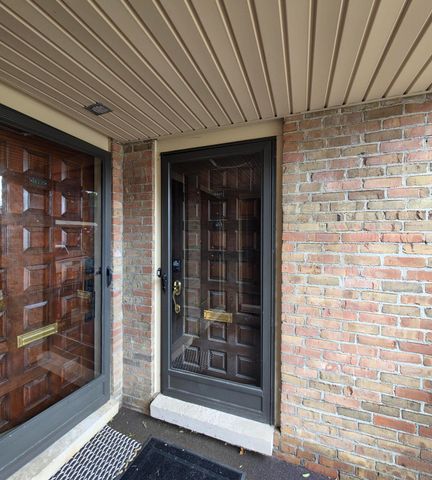 18233 University Park Drive, Livonia, MI 48152