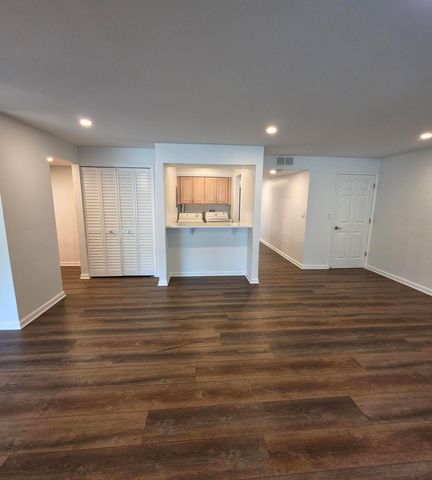 18233 University Park Drive, Livonia, MI 48152
