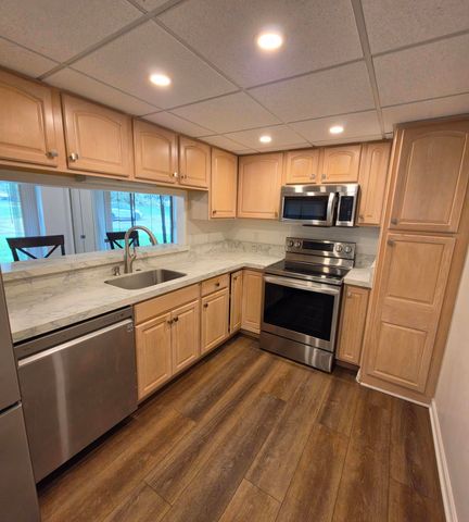 18233 University Park Drive, Livonia, MI 48152