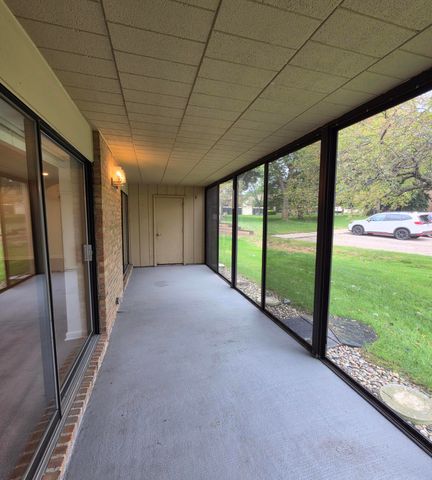 18233 University Park Drive, Livonia, MI 48152