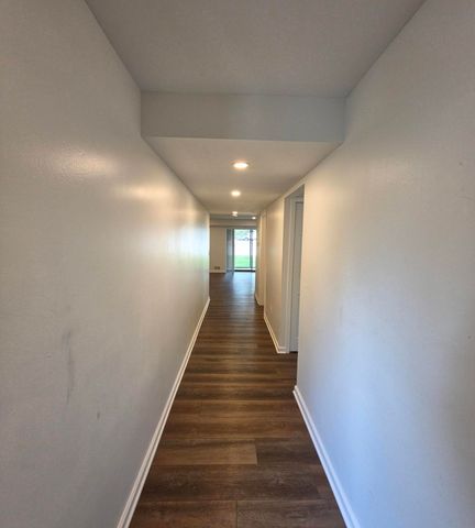 18233 University Park Drive, Livonia, MI 48152