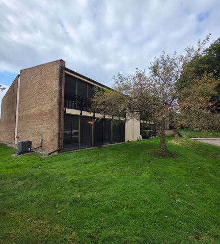 18233 University Park Drive, Livonia, MI 48152