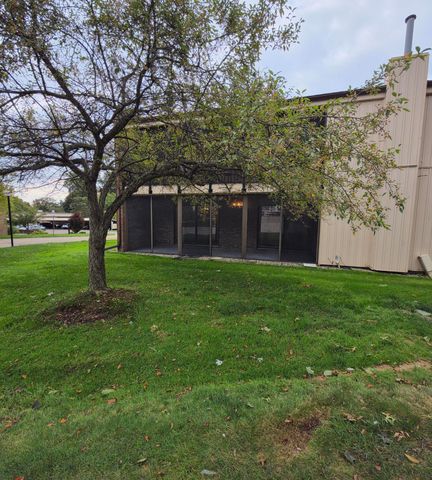 18233 University Park Drive, Livonia, MI 48152