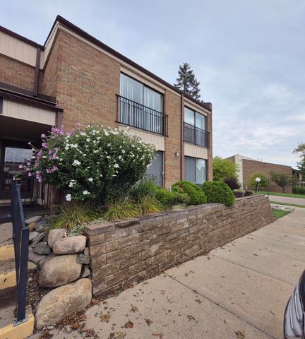 18233 University Park Drive, Livonia, MI 48152