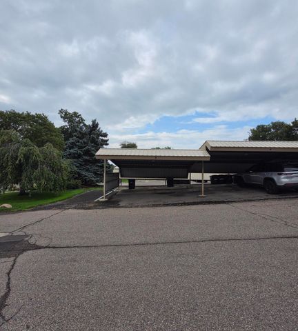 18233 University Park Drive, Livonia, MI 48152
