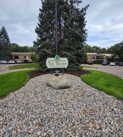 18233 University Park Drive, Livonia, MI 48152