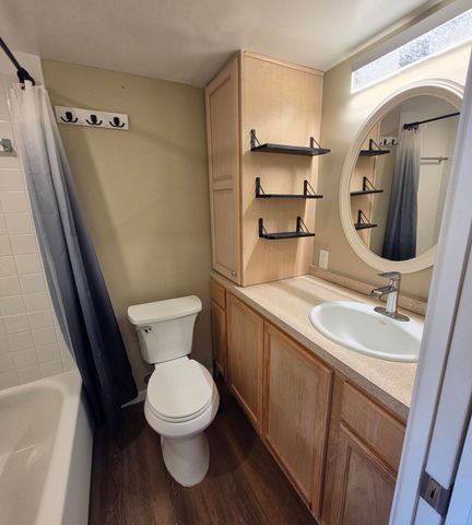 18233 University Park Drive, Livonia, MI 48152