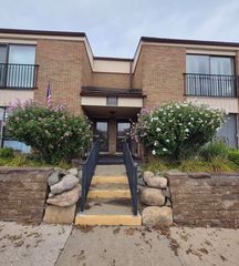 18233 University Park Drive, Livonia, MI 48152