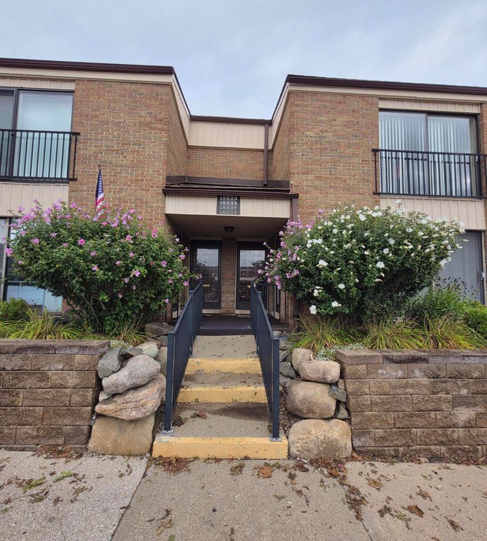 18233 University Park Drive, Livonia, MI 48152