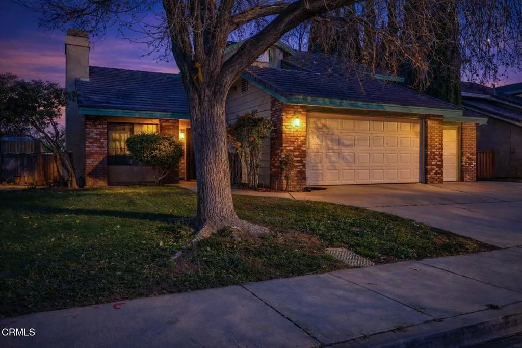 42950 Burlwood Drive, Lancaster, CA 93536