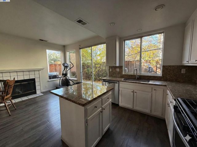 39965 Potrero Dr, Newark, CA 94560