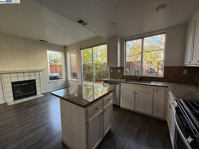 39965 Potrero Dr, Newark, CA 94560