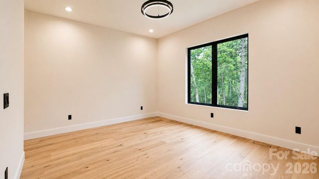 407 Melnick Terrace, Asheville, NC 28803