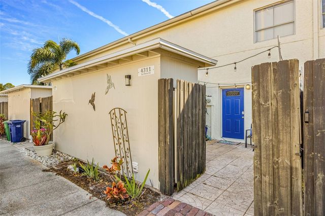 4311 LA VERA COURT, Tampa, FL 33611