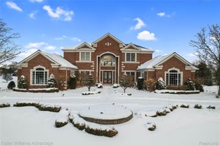 3860 S Shoreline Drive, Milford Charter Township, MI 48381