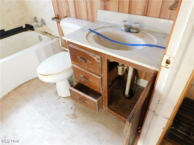 352 S Ridge Road E, Conneaut, OH 44030