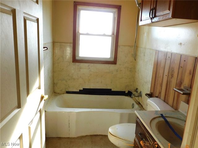 352 S Ridge Road E, Conneaut, OH 44030