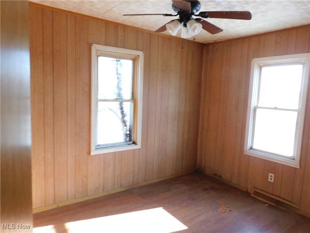 352 S Ridge Road E, Conneaut, OH 44030