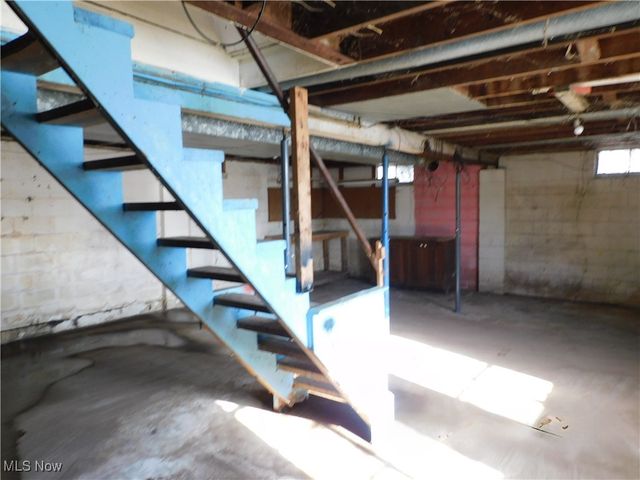 352 S Ridge Road E, Conneaut, OH 44030