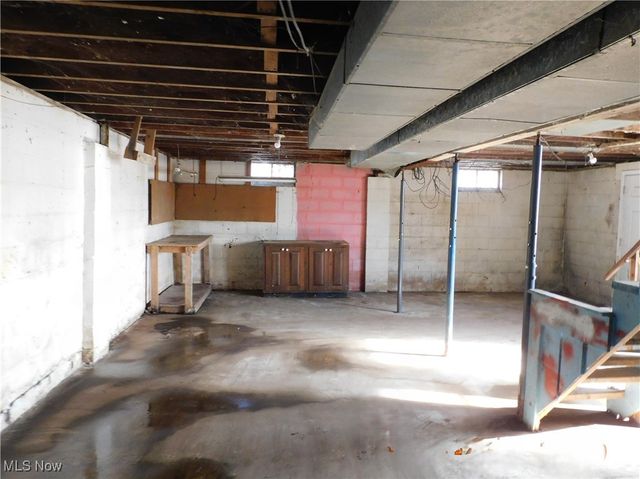 352 S Ridge Road E, Conneaut, OH 44030