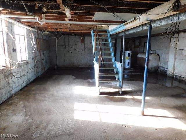 352 S Ridge Road E, Conneaut, OH 44030