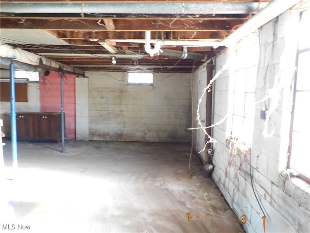 352 S Ridge Road E, Conneaut, OH 44030