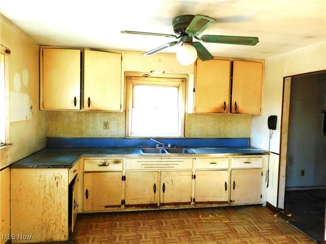 352 S Ridge Road E, Conneaut, OH 44030