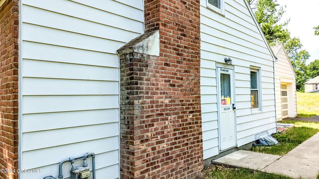 1 Dresden Court, Guilderland, NY 12203