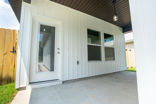 21 C 5th Avenue, Shalimar, FL 32579