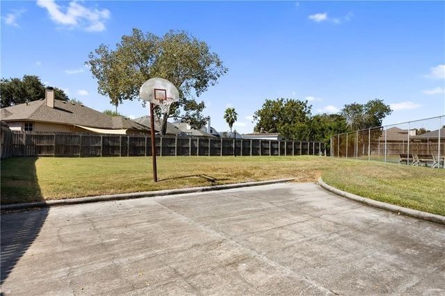7013 Adcote Dr, Corpus Christi, TX 78413