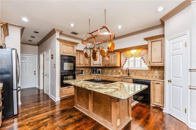 7013 Adcote Dr, Corpus Christi, TX 78413