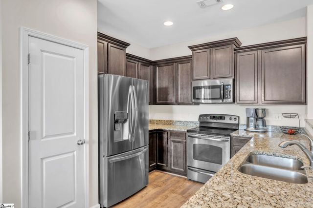 212 Rivers Edge Circle, Simpsonville, SC 29680