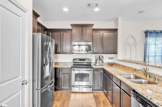 212 Rivers Edge Circle, Simpsonville, SC 29680