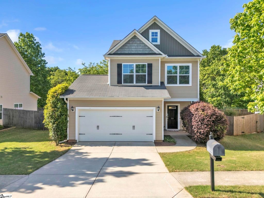 212 Rivers Edge Circle, Simpsonville, SC 29680
