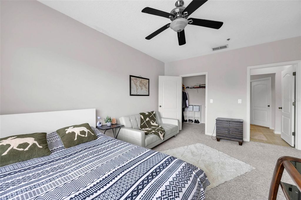Image 12 of property listing at 4897 CYPRESS WOODS DRIVE 6303, Orlando, FL 32811