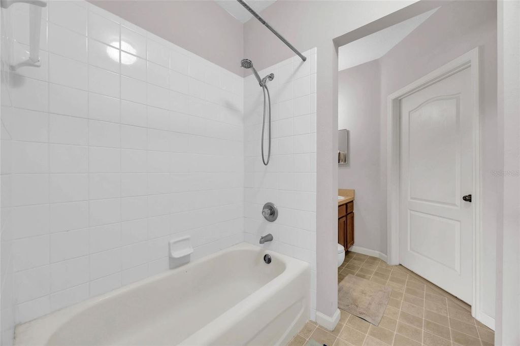 Image 14 of property listing at 4897 CYPRESS WOODS DRIVE 6303, Orlando, FL 32811