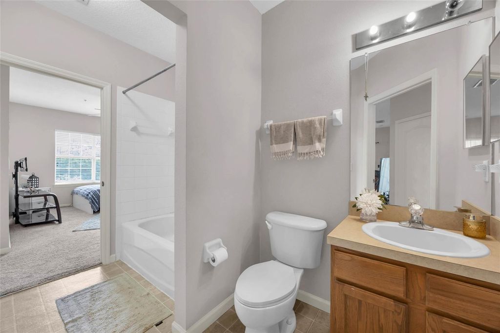 Image 15 of property listing at 4897 CYPRESS WOODS DRIVE 6303, Orlando, FL 32811
