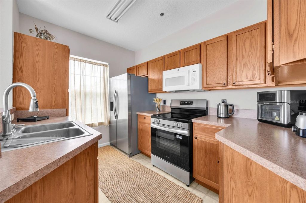 Image 19 of property listing at 4897 CYPRESS WOODS DRIVE 6303, Orlando, FL 32811