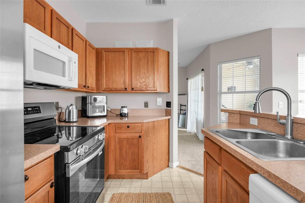 Image 20 of property listing at 4897 CYPRESS WOODS DRIVE 6303, Orlando, FL 32811