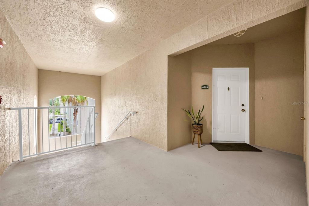 Image 4 of property listing at 4897 CYPRESS WOODS DRIVE 6303, Orlando, FL 32811
