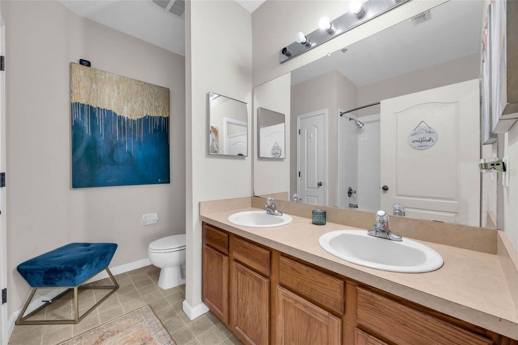 Image 9 of property listing at 4897 CYPRESS WOODS DRIVE 6303, Orlando, FL 32811