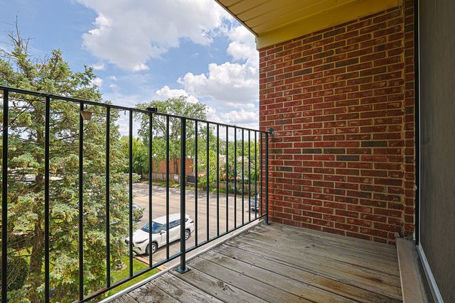 1520 N River West Court 3B, Mount Prospect, IL 60056