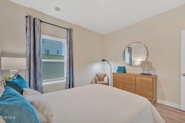 800 Pinhoti Street, Johnson City, TN 37604
