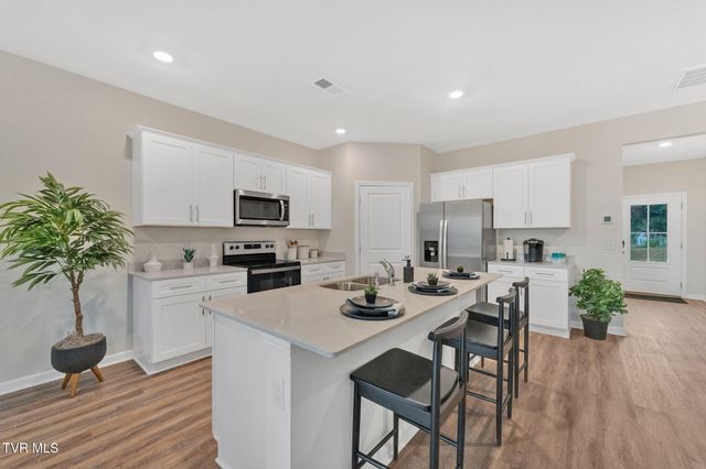 800 Pinhoti Street, Johnson City, TN 37604
