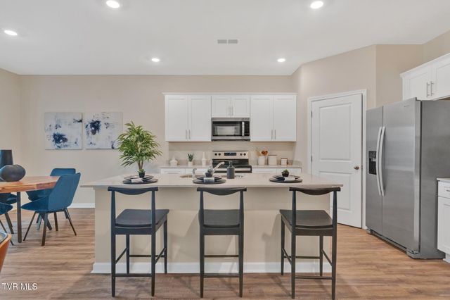 800 Pinhoti Street, Johnson City, TN 37604