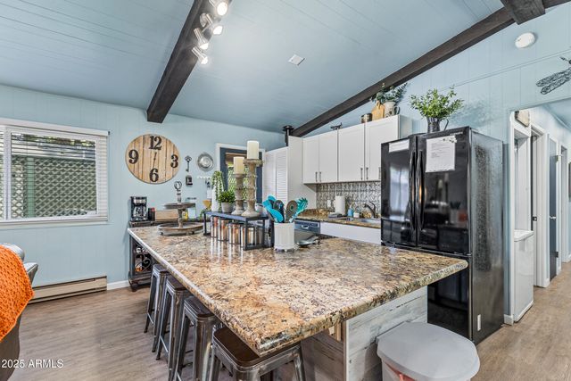 17100 S POCO Place, Munds Park, AZ 86017