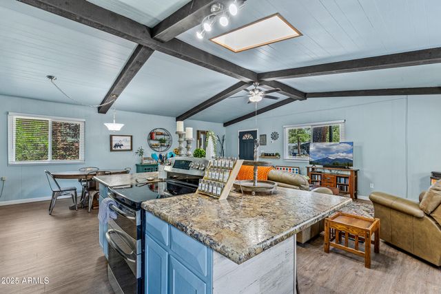 17100 S POCO Place, Munds Park, AZ 86017